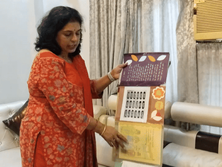 टीचर्स डे स्पेशल…डॉ. रीना चलाती हैं ‘संस्कृत की प्रयोगशाला’:बनाई 9 मीटर लंबी ‘बाल पोथी’, जिसमें छिपी वेद-पुराण व उपनिषद की परिभाषा टीचर्स डे स्पेशल…डॉ. रीना चलाती हैं ‘संस्कृत की प्रयोगशाला’:बनाई 9 मीटर लंबी ‘बाल पोथी’, जिसमें छिपी वेद-पुराण व उपनिषद की परिभाषा