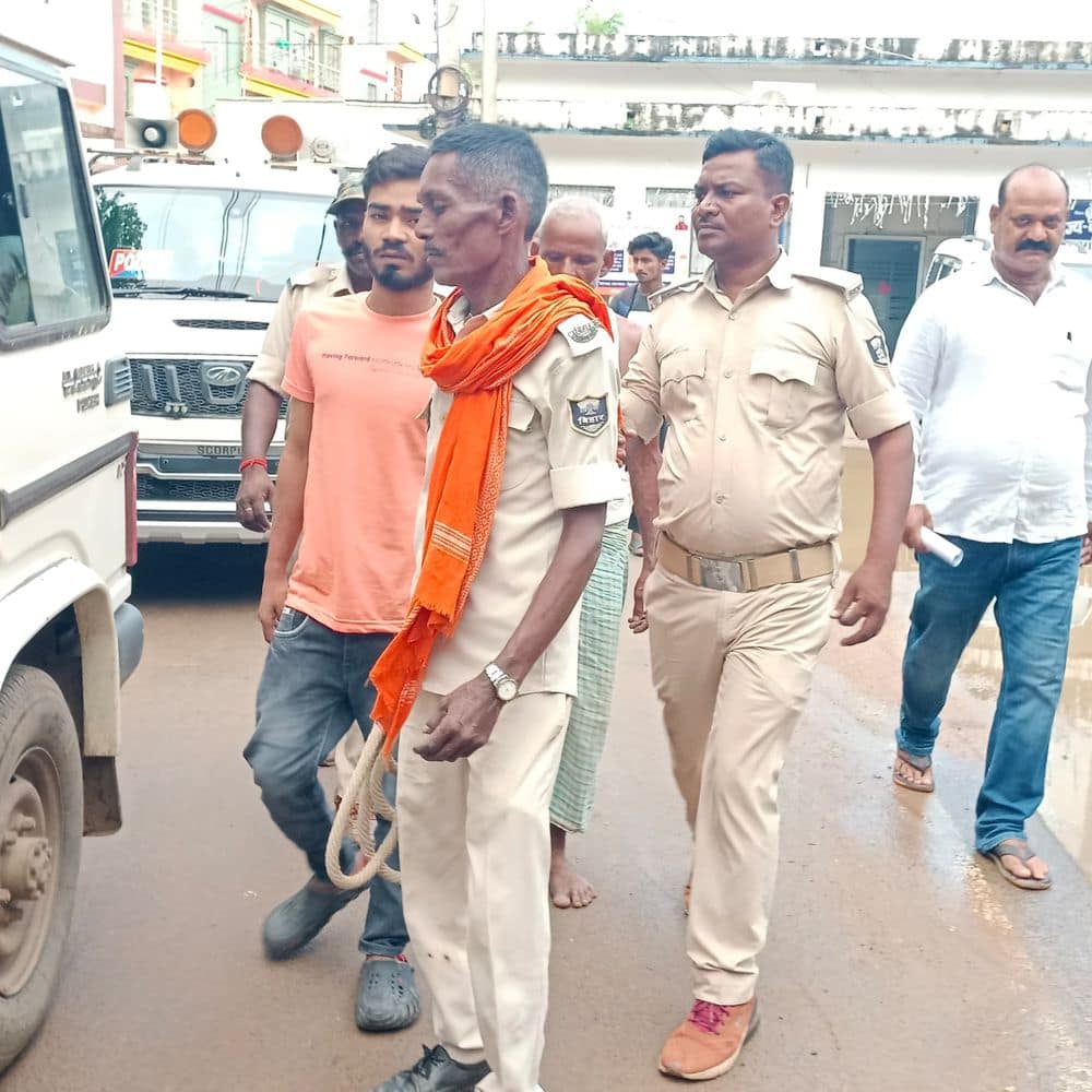 जमुई में दहेज के लिए पत्नी की गला रेतकर हत्या:24 घंटे के अंदर पुलिस ने दोनों आरोपियों को पकड़ा, तेजधार हथियार बरामद, भेजा जेल