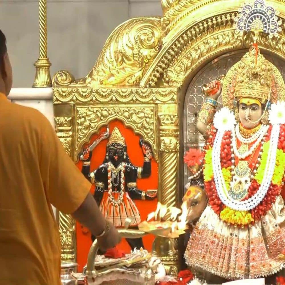 शारदीय नवरात्र आज से:सुबह से ही प्रमुख देवी मंदिरों में श्रद्धालुओं की भीड़ पहुंचना जारी