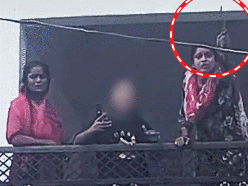 यूपी में REEL के लिए लड़की का रियल ड्रामा:दरोगा को जमकर धमकाया, सुसाइड की धमकी दी; VIDEO में देखिए रील की दीवानगी यूपी में REEL के लिए लड़की का रियल ड्रामा:दरोगा को जमकर धमकाया, सुसाइड की धमकी दी; VIDEO में देखिए रील की दीवानगी