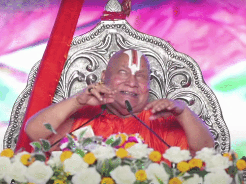 रामभद्राचार्य जी बोले-समझ नहीं पा रहा हूं कि क्या सुनाऊं?:मेरठ की धरती को प्रणाम करता हूं, यहीं से अंग्रेजों के खिलाफ क्रांति शुरू हुई