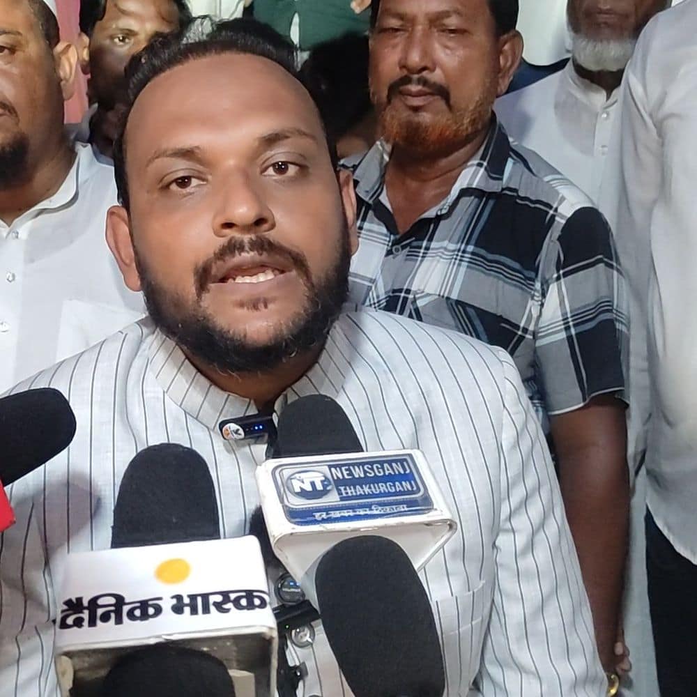 ठाकुरगंज विधानसभा से डॉक्टर आसिफ ने चुनाव लड़ने की घोषणा:”महफिल ए मशवरा” कार्यक्रम के दौरान किया अनाउंस, मशहूर गायक हैदर सैफुल्लाह भी रहे मौजूद ठाकुरगंज विधानसभा से डॉक्टर आसिफ ने चुनाव लड़ने की घोषणा:”महफिल ए मशवरा” कार्यक्रम के दौरान किया अनाउंस, मशहूर गायक हैदर सैफुल्लाह भी रहे मौजूद