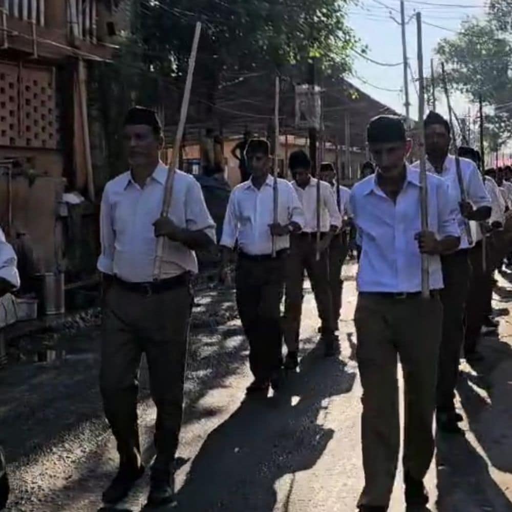 सुल्तानगंज में RSS का पथ संचलन:नवरात्र पर स्वयंसेवकों ने किया नगर भ्रमण, देशभक्ति के नारों से गूंजा शहर सुल्तानगंज में RSS का पथ संचलन:नवरात्र पर स्वयंसेवकों ने किया नगर भ्रमण, देशभक्ति के नारों से गूंजा शहर