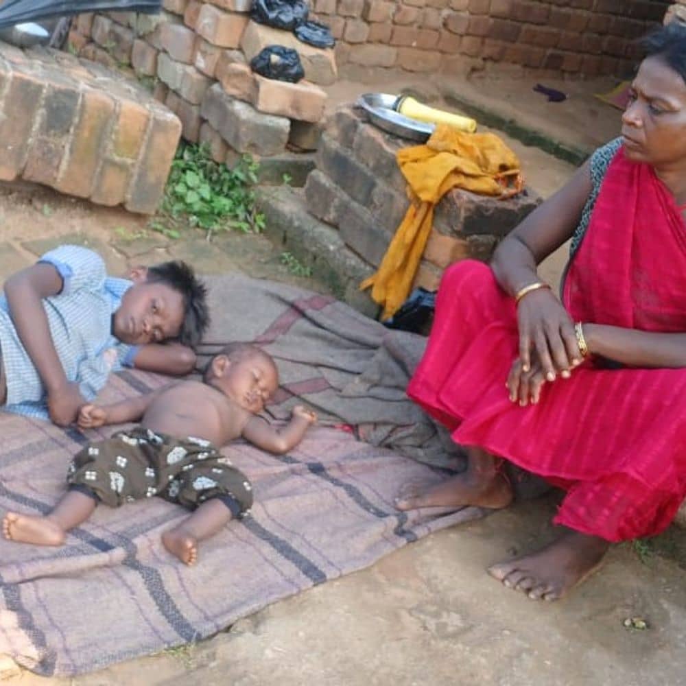 पीड़ित बिरहोर बालक को मिली मदद:मुख्यमंत्री के निर्देश पर प्रशासन हरकत में आया, सदर अस्पताल में कराया गया भर्ती पीड़ित बिरहोर बालक को मिली मदद:मुख्यमंत्री के निर्देश पर प्रशासन हरकत में आया, सदर अस्पताल में कराया गया भर्ती