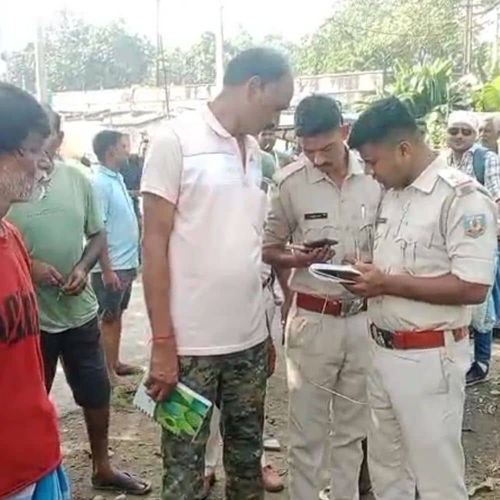 कुमारधुबी में एक रात में आठ घरों में चोरी:खाली घरों को निशाना बनाया, लाखों के जेवर और नगदी ले गए चोर कुमारधुबी में एक रात में आठ घरों में चोरी:खाली घरों को निशाना बनाया, लाखों के जेवर और नगदी ले गए चोर
