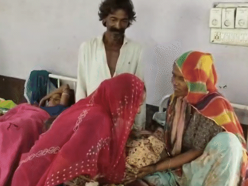 उदयपुर में 55 साल की महिला,17वें बच्चे को जन्म दिया:पोता-पोती और दोहिते भी बधाई देने पहुंचे; डॉक्टर बोले- ये हाई रिस्क डिलीवरी