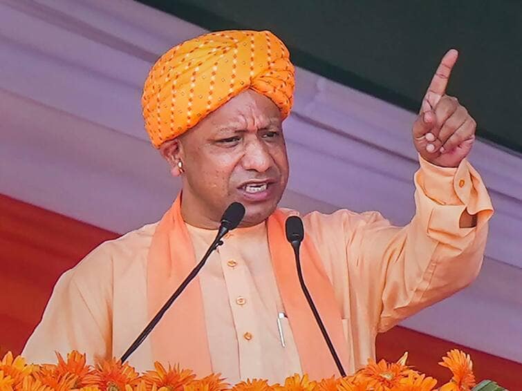 कृतज्ञता का भाव प्रकट करना सनातन धर्म का पहला संस्कार है: सीएम योगी