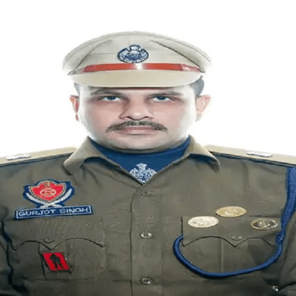 पंजाब पुलिस के AIG कलेर को झटका:अग्रिम जमानत याचिका खारिज, गिरफ्तारी की लटकी तलवार, कई इलाकों में छापेमारी पंजाब पुलिस के AIG कलेर को झटका:अग्रिम जमानत याचिका खारिज, गिरफ्तारी की लटकी तलवार, कई इलाकों में छापेमारी