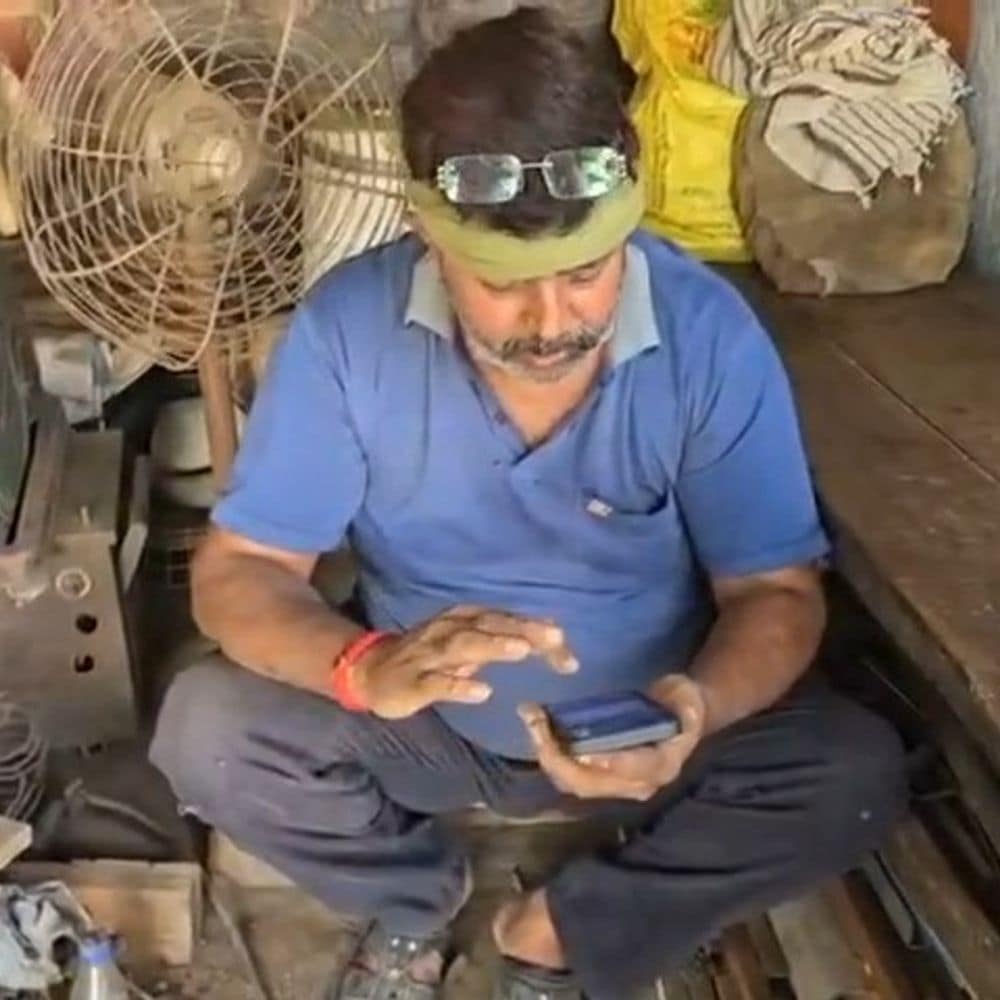 फाजिल्का के वेल्डर को पाकिस्तान से आया फोन:व्यक्ति ने नहीं उठाया, लोगों से सतर्क रहने की अपील, सेना ने भी किया अलर्ट फाजिल्का के वेल्डर को पाकिस्तान से आया फोन:व्यक्ति ने नहीं उठाया, लोगों से सतर्क रहने की अपील, सेना ने भी किया अलर्ट