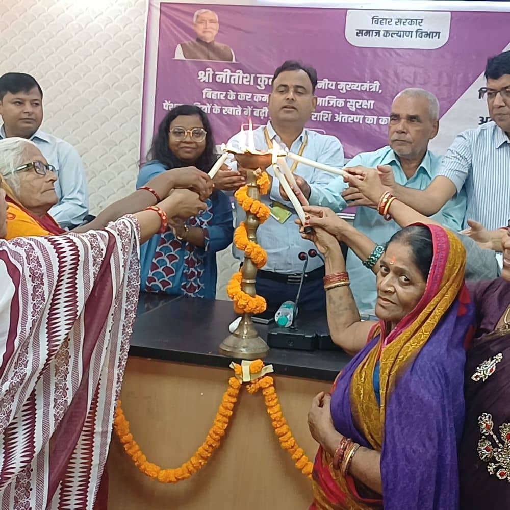 लखीसराय में सामाजिक सुरक्षा पेंशन कार्यक्रम का आयोजन:1.13 लाख लाभुकों को मिले 12.66 करोड़, सीधे खाते में पहुंची राशि लखीसराय में सामाजिक सुरक्षा पेंशन कार्यक्रम का आयोजन:1.13 लाख लाभुकों को मिले 12.66 करोड़, सीधे खाते में पहुंची राशि