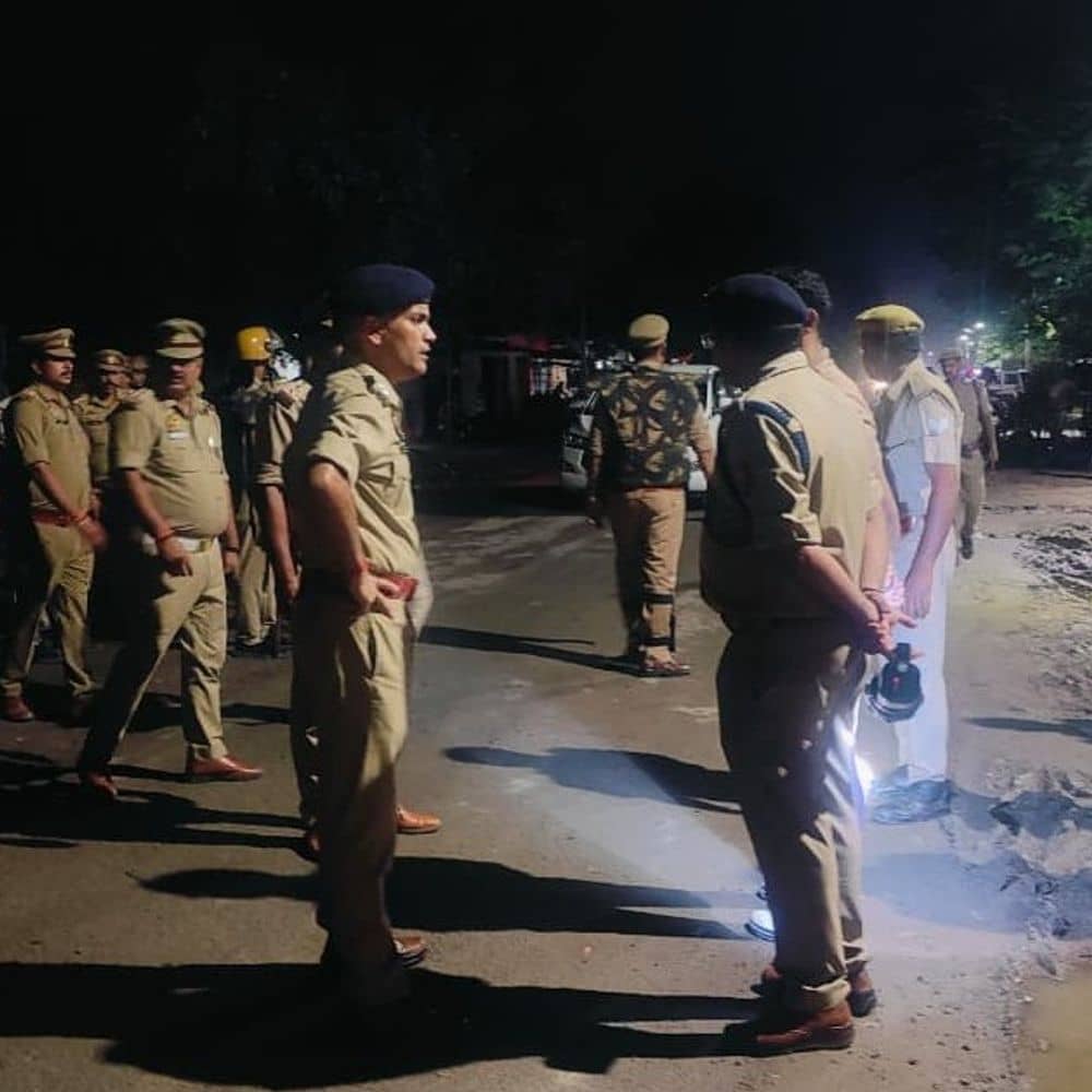 यूपी की बड़ी खबरें-:हरदोई में ई-रिक्शा चालक की धारदार हथियार से हत्या; सिर काटकर सीट पर फेंका यूपी की बड़ी खबरें-:हरदोई में ई-रिक्शा चालक की धारदार हथियार से हत्या; सिर काटकर सीट पर फेंका