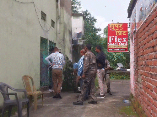 धनबाद में NIA-ATS की बड़ी कार्रवाई:वासेपुर में शाहबाज अंसारी के घर छापेमारी, कैश मशीन मंगवाई गई