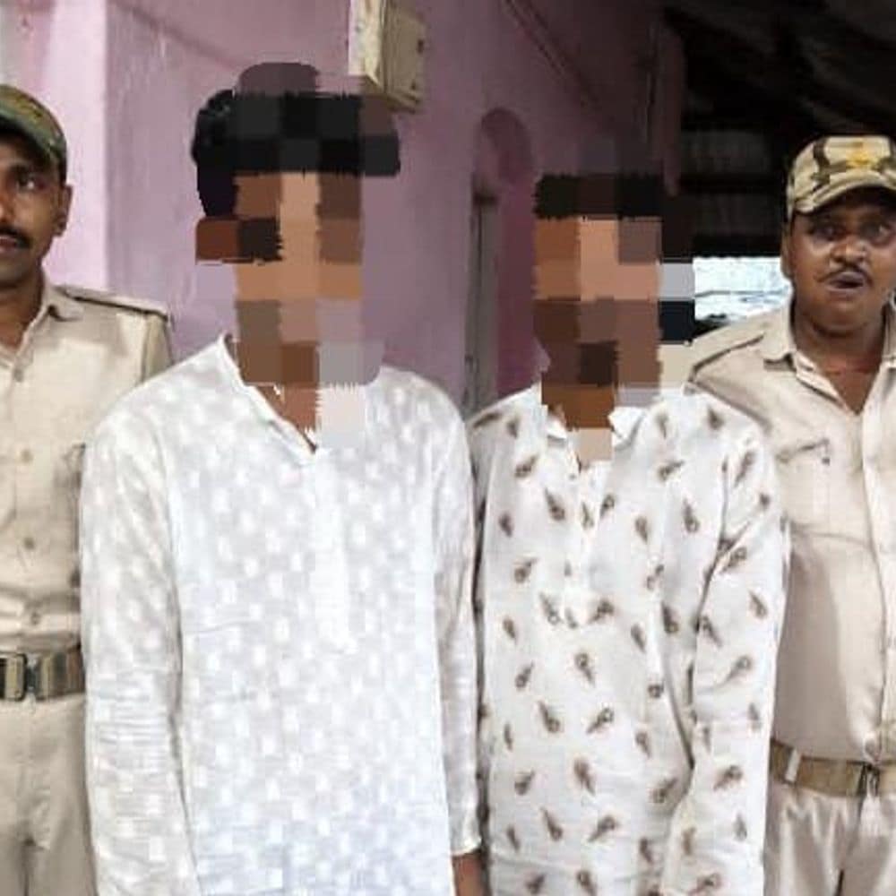 पितृपक्ष मेला में श्रद्धालुओं का सामान चोरी:गयाजी में दो चोर गिरफ्तार, पीतल का लोटा और पूजा की थाली बरामद पितृपक्ष मेला में श्रद्धालुओं का सामान चोरी:गयाजी में दो चोर गिरफ्तार, पीतल का लोटा और पूजा की थाली बरामद