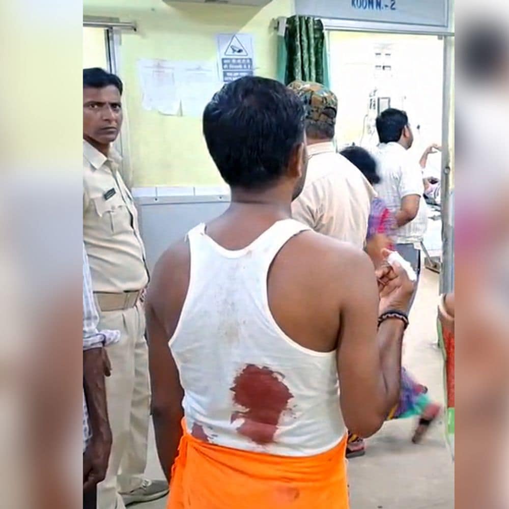 सरायढेला में महिला से छेड़खानी का मामला:परिवार पर कुल्हाड़ी से हमला, चार घायल अस्पताल में भर्ती सरायढेला में महिला से छेड़खानी का मामला:परिवार पर कुल्हाड़ी से हमला, चार घायल अस्पताल में भर्ती