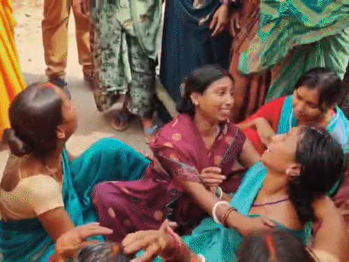 अर्धनिर्मित पानी टंकी के पास मिला घायल:कोडरमा सदर अस्पताल में हुई मौत,परिजनों ने किया मार्ग जाम, हत्या की आशंका अर्धनिर्मित पानी टंकी के पास मिला घायल:कोडरमा सदर अस्पताल में हुई मौत,परिजनों ने किया मार्ग जाम, हत्या की आशंका