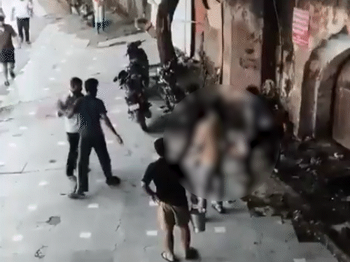 कालकाजी मंदिर के सेवादार की हत्या,अब तक 5 आरोपी गिरफ्तार:AAP नेता आतिशी ने CM को लेटर लिखकर कहा-दिल्ली में कानून व्यवस्था ठप, इस्तीफा दें कालकाजी मंदिर के सेवादार की हत्या,अब तक 5 आरोपी गिरफ्तार:AAP नेता आतिशी ने CM को लेटर लिखकर कहा-दिल्ली में कानून व्यवस्था ठप, इस्तीफा दें