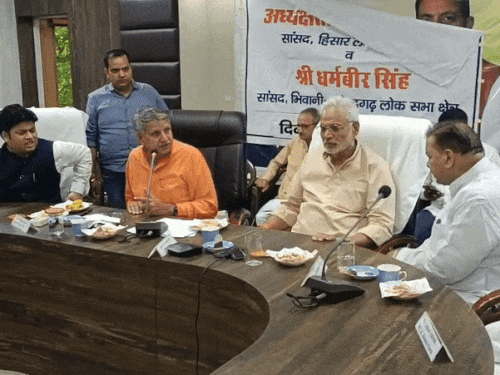 हरियाणा में कांग्रेस-भाजपा सांसद आमने-सामने:जेपी बोले- बदले की भावना के कारण डूबा भिवानी; धर्मबीर का जवाब- आपके पानी ने बर्बाद किया