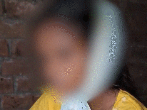 काजल लगाया…दूध पिलाया, हिचकी आई और बेटी की मौत:वाराणसी में गैंगरेप पीड़ित बोली- उसे देखकर जिंदा थी, लेकिन वो छिन गई काजल लगाया…दूध पिलाया, हिचकी आई और बेटी की मौत:वाराणसी में गैंगरेप पीड़ित बोली- उसे देखकर जिंदा थी, लेकिन वो छिन गई