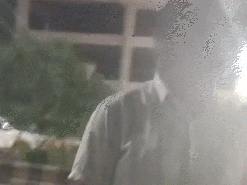 टीचर ने पिस्टल दिखाकर की युवती से छेड़छाड़, VIDEO:आगरा में कार में खींचने की कोशिश, लड़की भिड़ी तो डरकर भागा टीचर ने पिस्टल दिखाकर की युवती से छेड़छाड़, VIDEO:आगरा में कार में खींचने की कोशिश, लड़की भिड़ी तो डरकर भागा