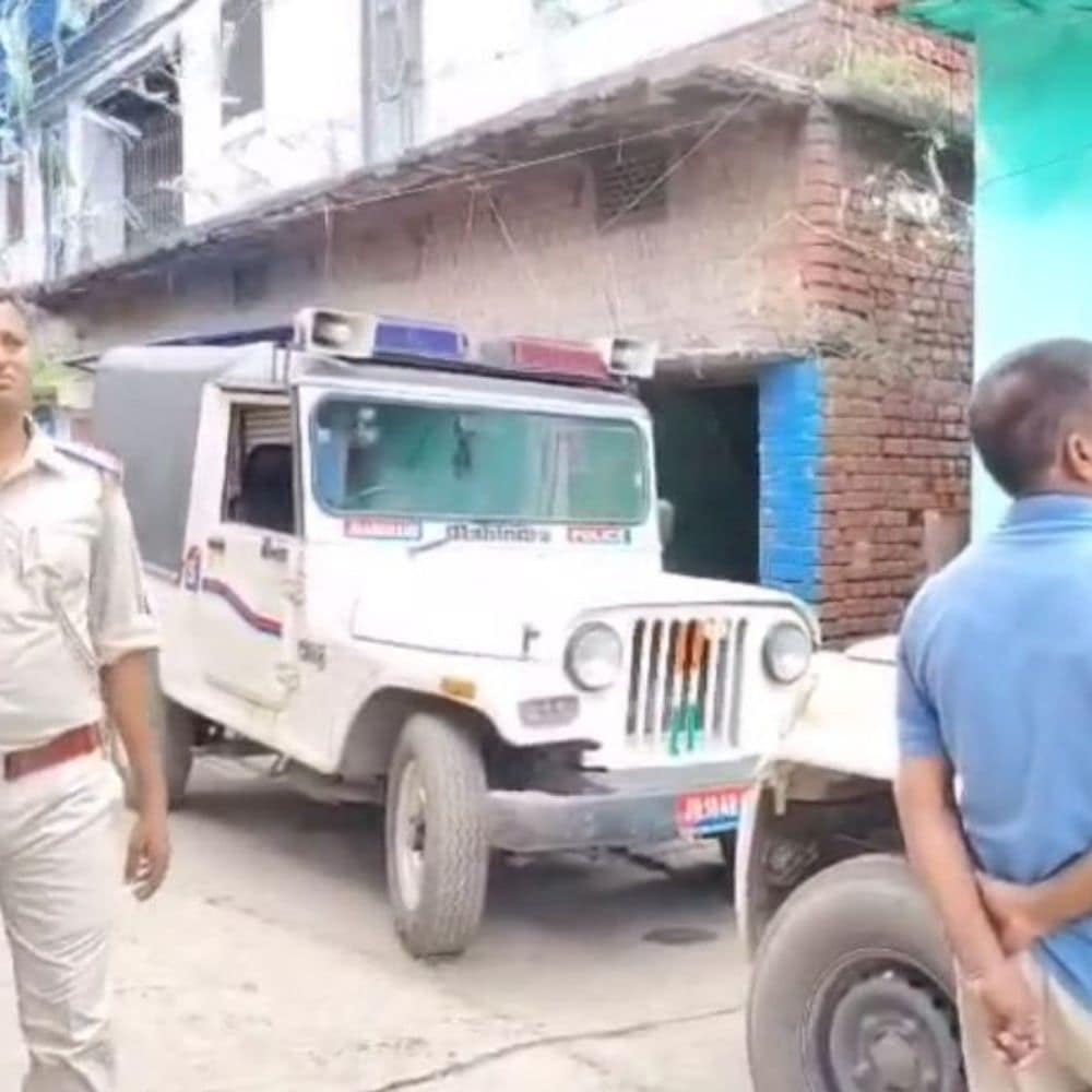 धनबाद में प्रिंस खान के गुर्गे अदनान की संपत्ति कुर्क:अदालत के आदेश पर हुई कार्रवाई, घर से अधिकांश सामान पहले ही हटा दिए गए थे