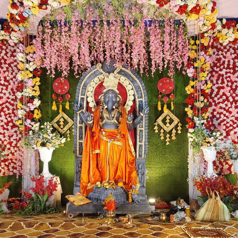 किशनगंज में गणेश महोत्सव शुरू:10 दिन चलेगा उत्सव, मंदिर में वैदिक मंत्रों के साथ हुई गणपति की स्थापना किशनगंज में गणेश महोत्सव शुरू:10 दिन चलेगा उत्सव, मंदिर में वैदिक मंत्रों के साथ हुई गणपति की स्थापना