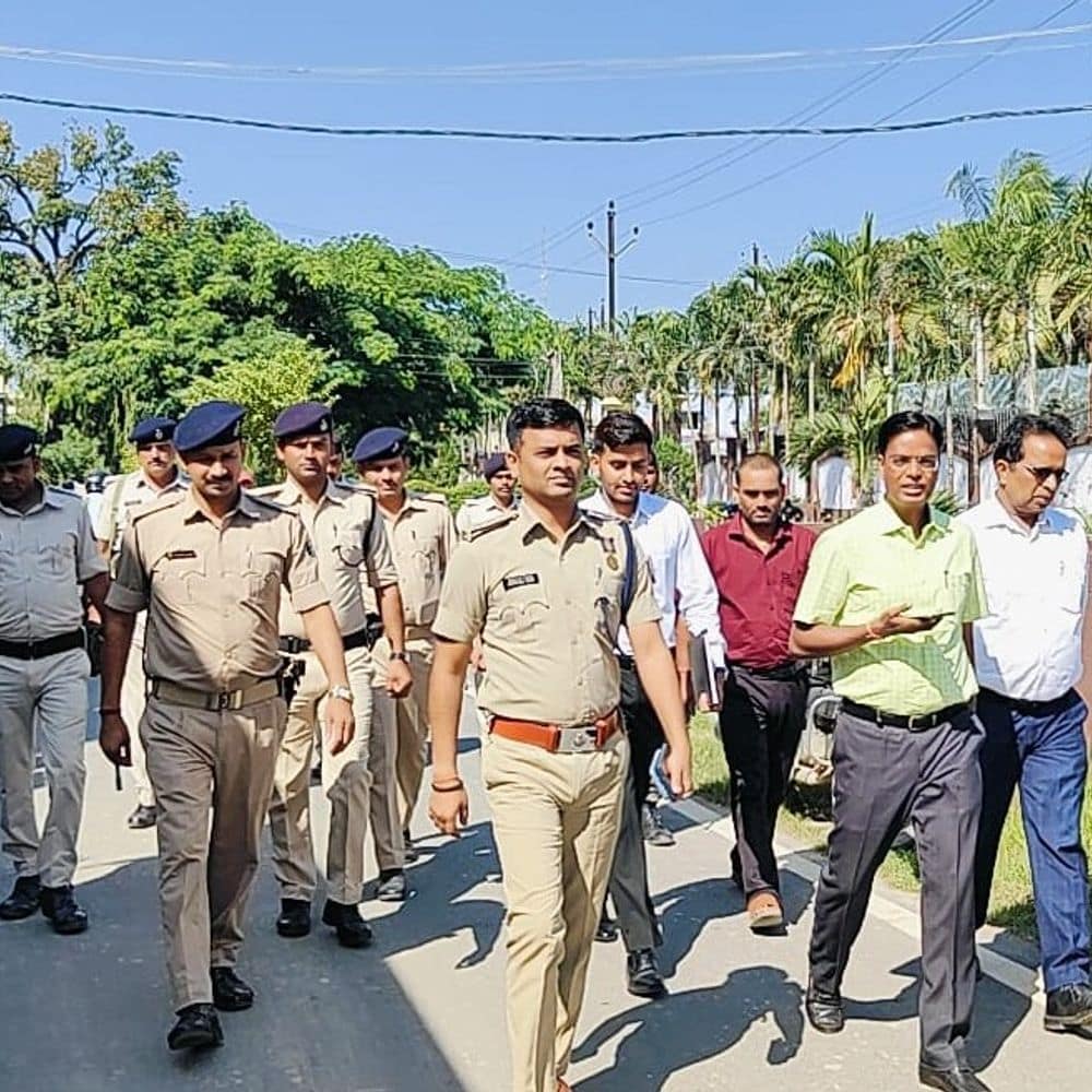 दरभंगा में अधिकारियों के साथ बैठक आयोजित:विधानसभा चुनाव 2025 की तैयारी, नामांकन केंद्रों का DM -SSP ने किया निरीक्षण दरभंगा में अधिकारियों के साथ बैठक आयोजित:विधानसभा चुनाव 2025 की तैयारी, नामांकन केंद्रों का DM -SSP ने किया निरीक्षण