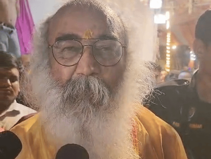 संभल में आचार्य प्रमोद बोले- सांसद बर्क रावण हैं:दंगे भड़काने पर बुलडोजर चलेगा और तोपें भी; योगी को अभिमन्यु न समझें, वे अर्जुन हैं संभल में आचार्य प्रमोद बोले- सांसद बर्क रावण हैं:दंगे भड़काने पर बुलडोजर चलेगा और तोपें भी; योगी को अभिमन्यु न समझें, वे अर्जुन हैं