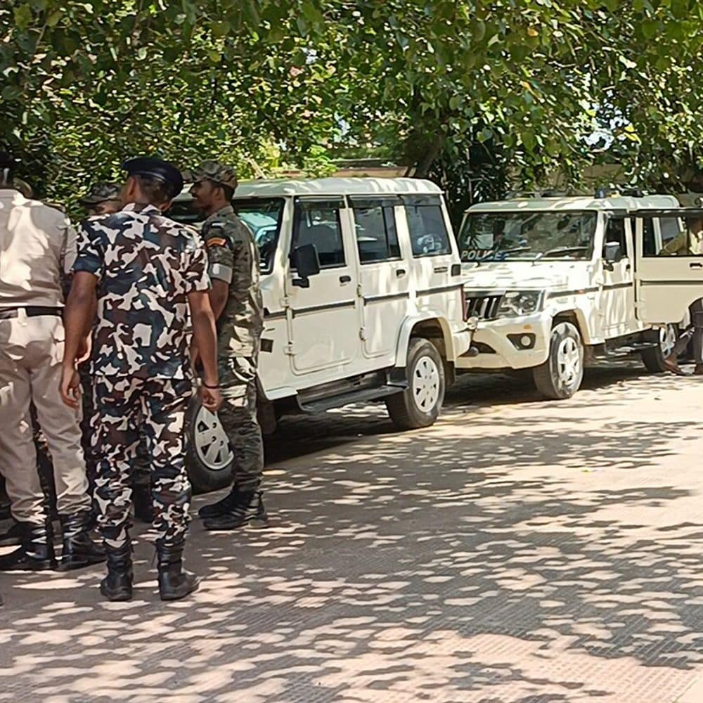 जमुई में युवक की रस्सी से गला दबाकर हत्या:सतगामा मोहल्ले को मामला, पुलिस जांच में जुटी, फोरेंसिक टीम ने भरे नमूने जांच को भेजे जमुई में युवक की रस्सी से गला दबाकर हत्या:सतगामा मोहल्ले को मामला, पुलिस जांच में जुटी, फोरेंसिक टीम ने भरे नमूने जांच को भेजे