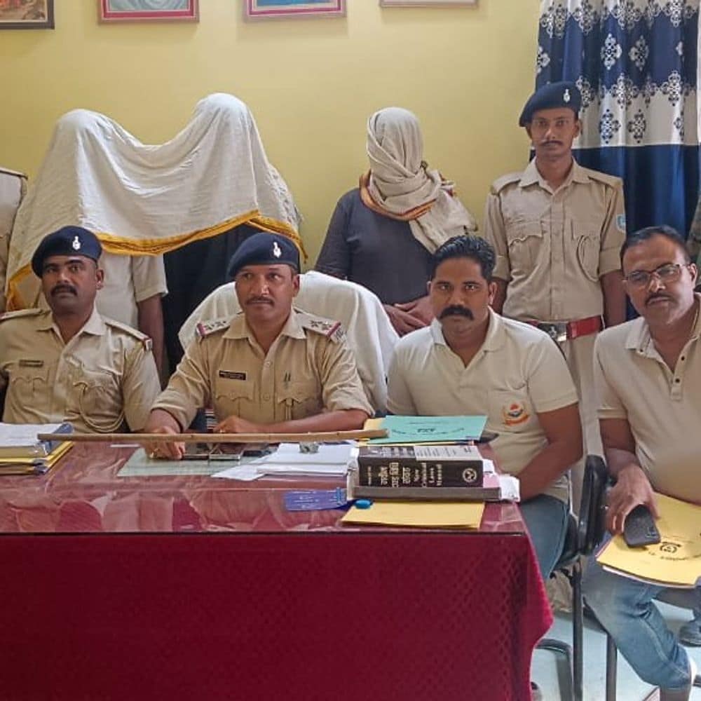 पलामू में राजद नेता जयशंकर ठाकुर हत्या मामला:पैसे के विवाद में हुआ था मर्डर, पिता-पुत्र समेत तीन आरोपी गिरफ्तार पलामू में राजद नेता जयशंकर ठाकुर हत्या मामला:पैसे के विवाद में हुआ था मर्डर, पिता-पुत्र समेत तीन आरोपी गिरफ्तार