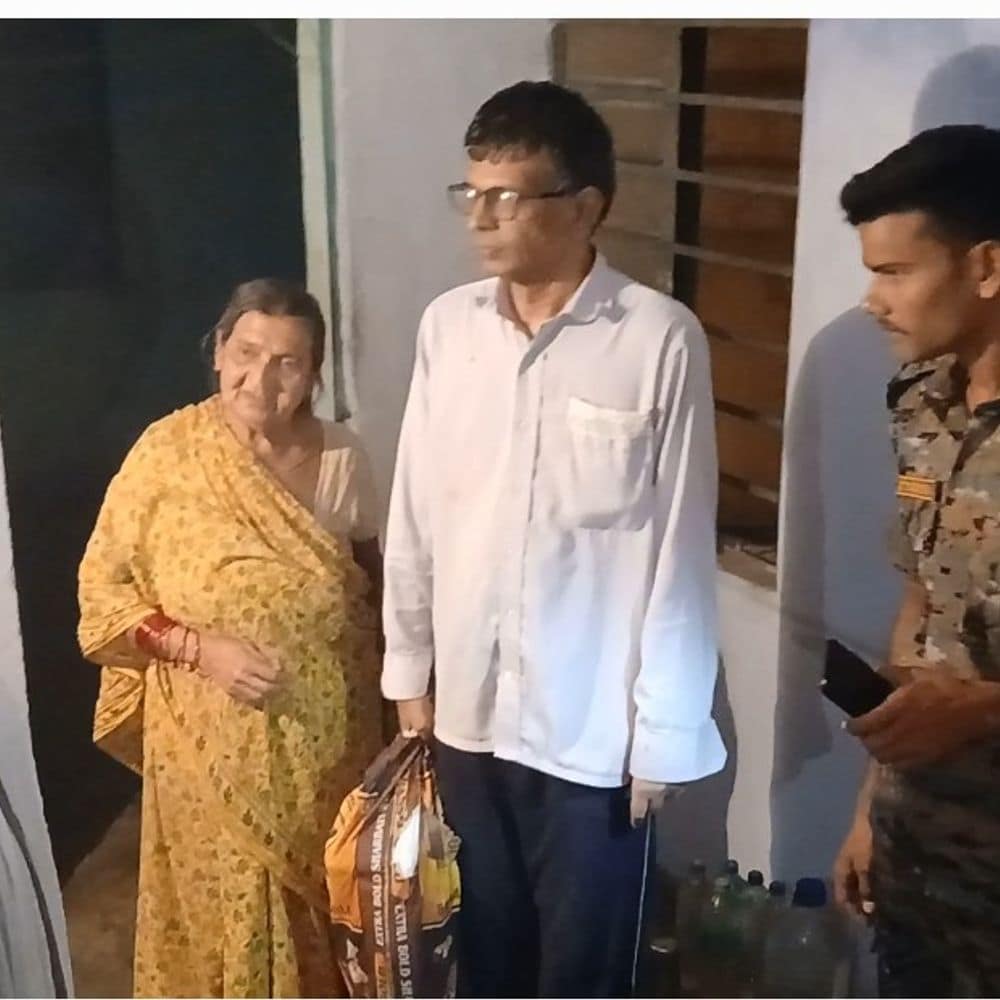 बोकारो में मां-बेटे 15 महीने रहे बंधक:सेक्टर 6D से कराए गए मुक्त, फोन पर सूचना मिलने पर पुलिस ने की कार्रवाई बोकारो में मां-बेटे 15 महीने रहे बंधक:सेक्टर 6D से कराए गए मुक्त, फोन पर सूचना मिलने पर पुलिस ने की कार्रवाई