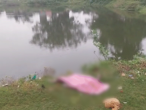 गिरिडीह के रानी तालाब में मिला मछुआरे का शव:मंगलवार की सुबह मछली पकड़ने गया था, आज पानी में मिली बॉडी, दो बच्चे हुए अनाथ गिरिडीह के रानी तालाब में मिला मछुआरे का शव:मंगलवार की सुबह मछली पकड़ने गया था, आज पानी में मिली बॉडी, दो बच्चे हुए अनाथ