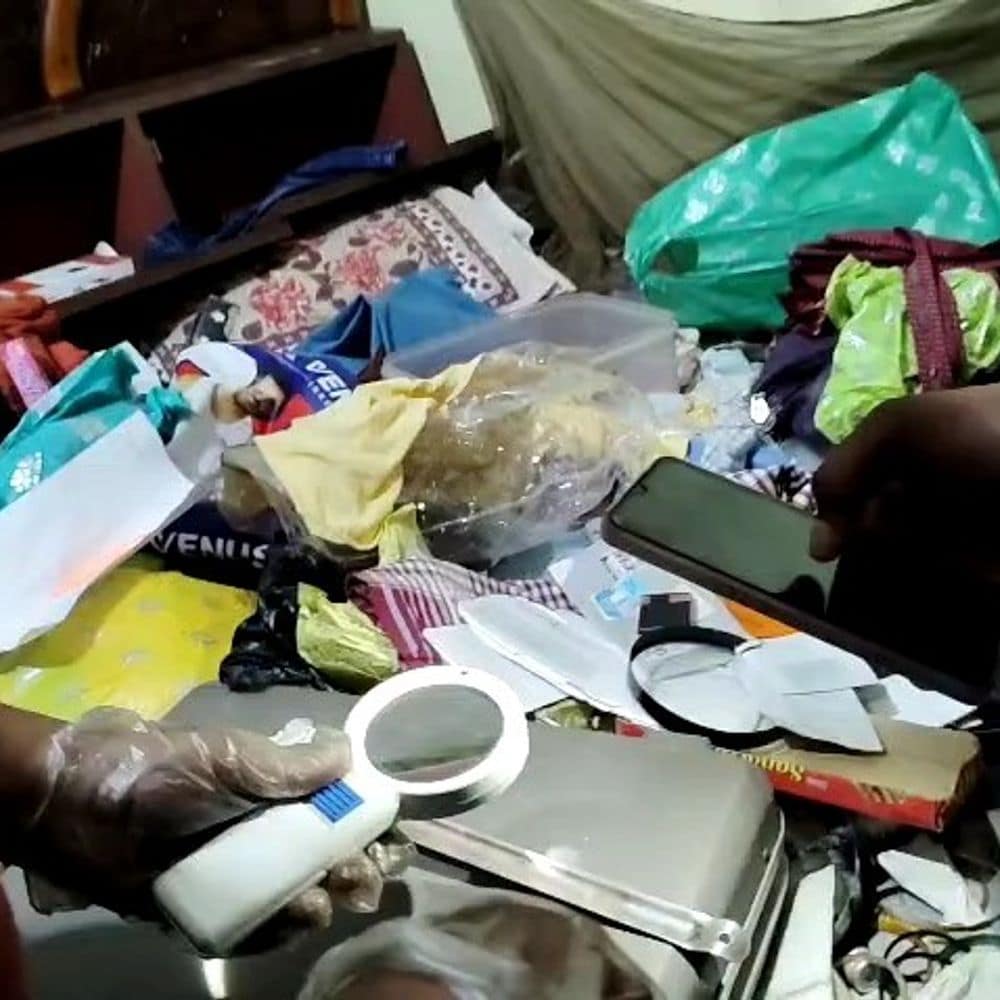 प्रोफेसर कॉलोनी में 6 लाख के जेवरात-नगदी चोरी:दुर्गा पूजा के दौरान बंद घर को निशाना बनाया, पुलिस जांच में जुटी