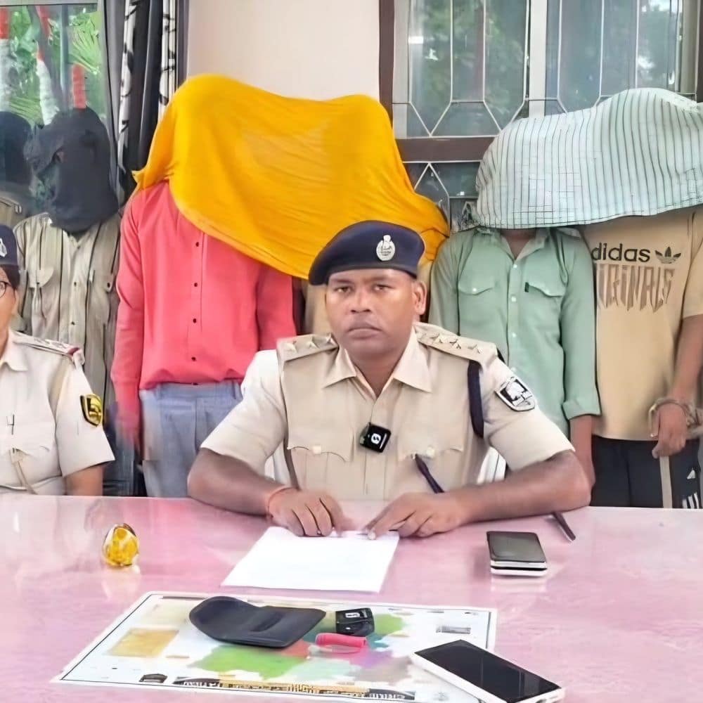 भोरे पुलिस ने गांजा तस्करों को पकड़ा:6 गिरफ्तार, चोरी के गहने, मोबाइल और नगदी बरामद भोरे पुलिस ने गांजा तस्करों को पकड़ा:6 गिरफ्तार, चोरी के गहने, मोबाइल और नगदी बरामद
