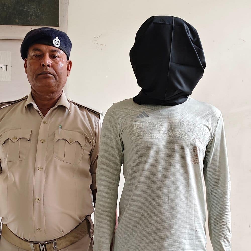 1 लाख रुपए नहीं दिए तो मां पर चलाई गोली:बेटे के पास से पिस्टल-30 कारतूस बरामद, पुलिस ने युवक को किया गिरफ्तार 1 लाख रुपए नहीं दिए तो मां पर चलाई गोली:बेटे के पास से पिस्टल-30 कारतूस बरामद, पुलिस ने युवक को किया गिरफ्तार