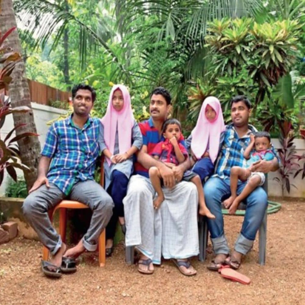 ट्विन टाउन कोडिन्ही- जहां 400 से ज्यादा जुड़वां जोड़े:मलप्पुरम के गांव को लेकर वैज्ञानिक भी हैरान; यहां एक हजार पर औसतन 45 जुड़वां ट्विन टाउन कोडिन्ही- जहां 400 से ज्यादा जुड़वां जोड़े:मलप्पुरम के गांव को लेकर वैज्ञानिक भी हैरान; यहां एक हजार पर औसतन 45 जुड़वां