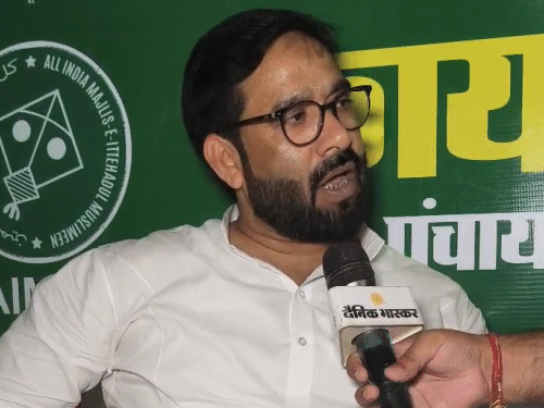 यूपी को हैदराबाद बना देंगे- AIMIM नेता का दावा:धीरेंद्र शास्त्री के पूर्वज मुसलमान, सवाल- आजम जेल में तो अखिलेश बाहर क्यों?