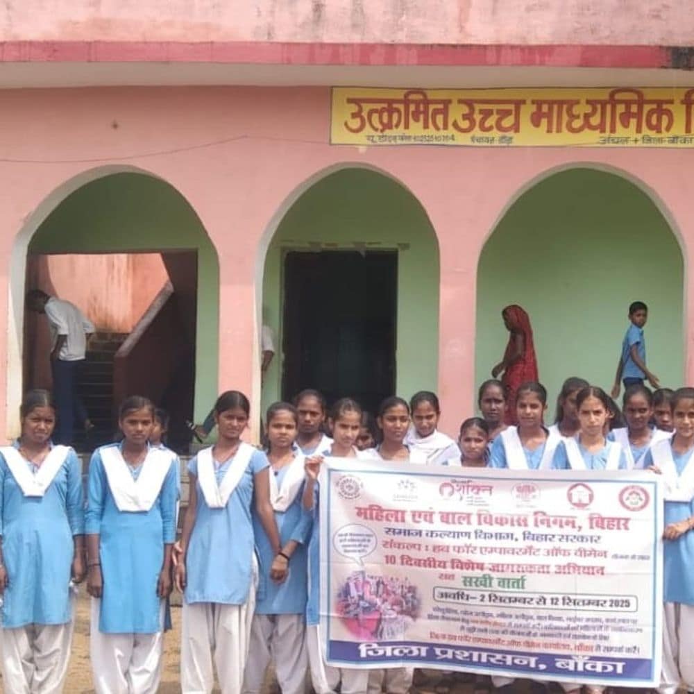बांका में किशोरियों को स्वास्थ्य जागरुकता का पाठ:एनीमिया-कैंसर की रोकथाम और हेल्पलाइन नंबरों की दी जानकारी, कन्या भ्रूण हत्या और बाल विवाह रोकथाम की शपथ दिलाई बांका में किशोरियों को स्वास्थ्य जागरुकता का पाठ:एनीमिया-कैंसर की रोकथाम और हेल्पलाइन नंबरों की दी जानकारी, कन्या भ्रूण हत्या और बाल विवाह रोकथाम की शपथ दिलाई