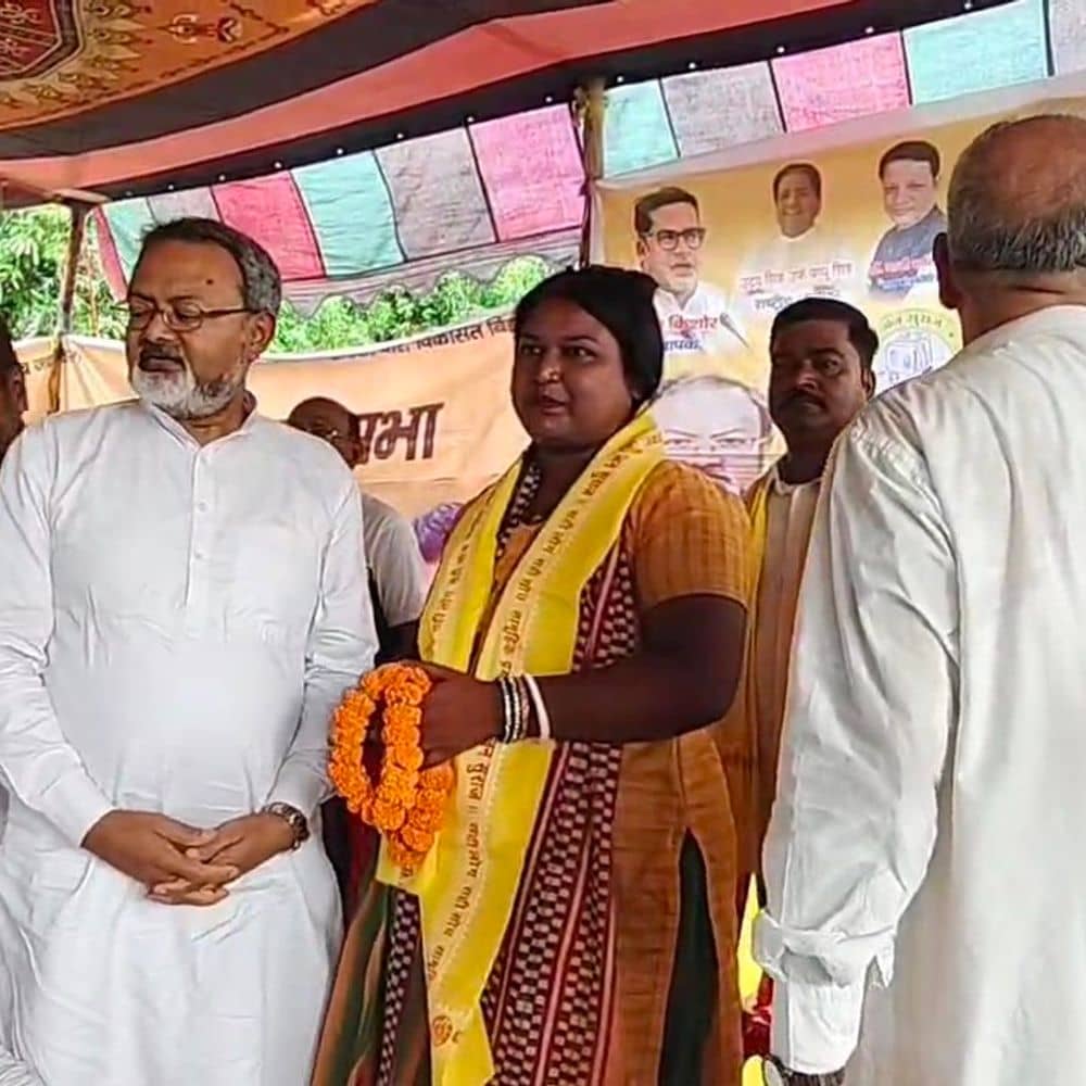 कटिहार में BJP-JDU की 70 महिलाएं जनसूराज में शामिल:प्रदेश अध्यक्ष मनोज भारती ने दिलाई पार्टी की सदस्यता, 12 महिलाओं को सौंपी गई जिम्मेदारियां