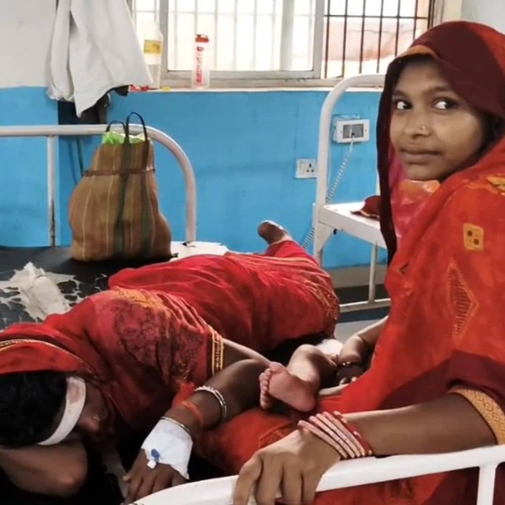 सहरसा के कारू बाबा स्थान पर मारपीट:अतिक्रमण हटाने विवाद में दुकानदारों ने पीटा, मुख्य पुजारी समेत तीन लोग घायल