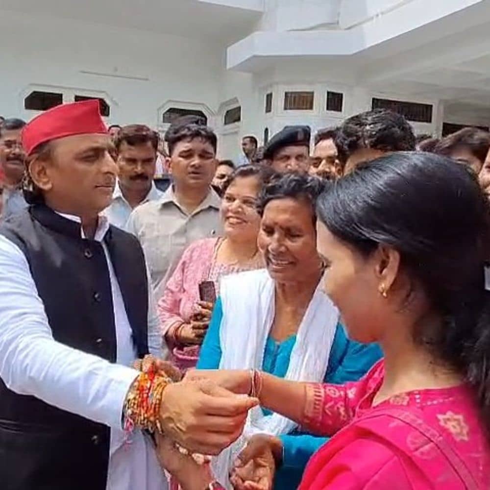 नकल से पास होने वाले कहते हैं- ग से गधा:अखिलेश यादव बोले- असली माफिया तो खुद सरकार; उपचुनाव में भाजपा ने डकैती डलवाई