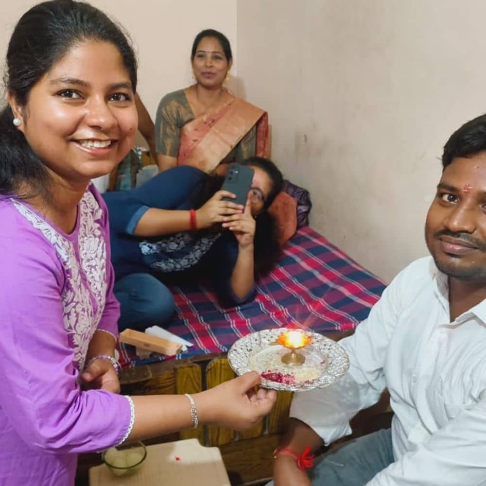 दरभंगा एयर फोर्स स्टेशन में जवानों को बांधी राखी:सांसद डॉ. धर्मशिला गुप्ता ने की दीर्घायु होने की कामना, कहा- सैनिक ही असली प्रहरी