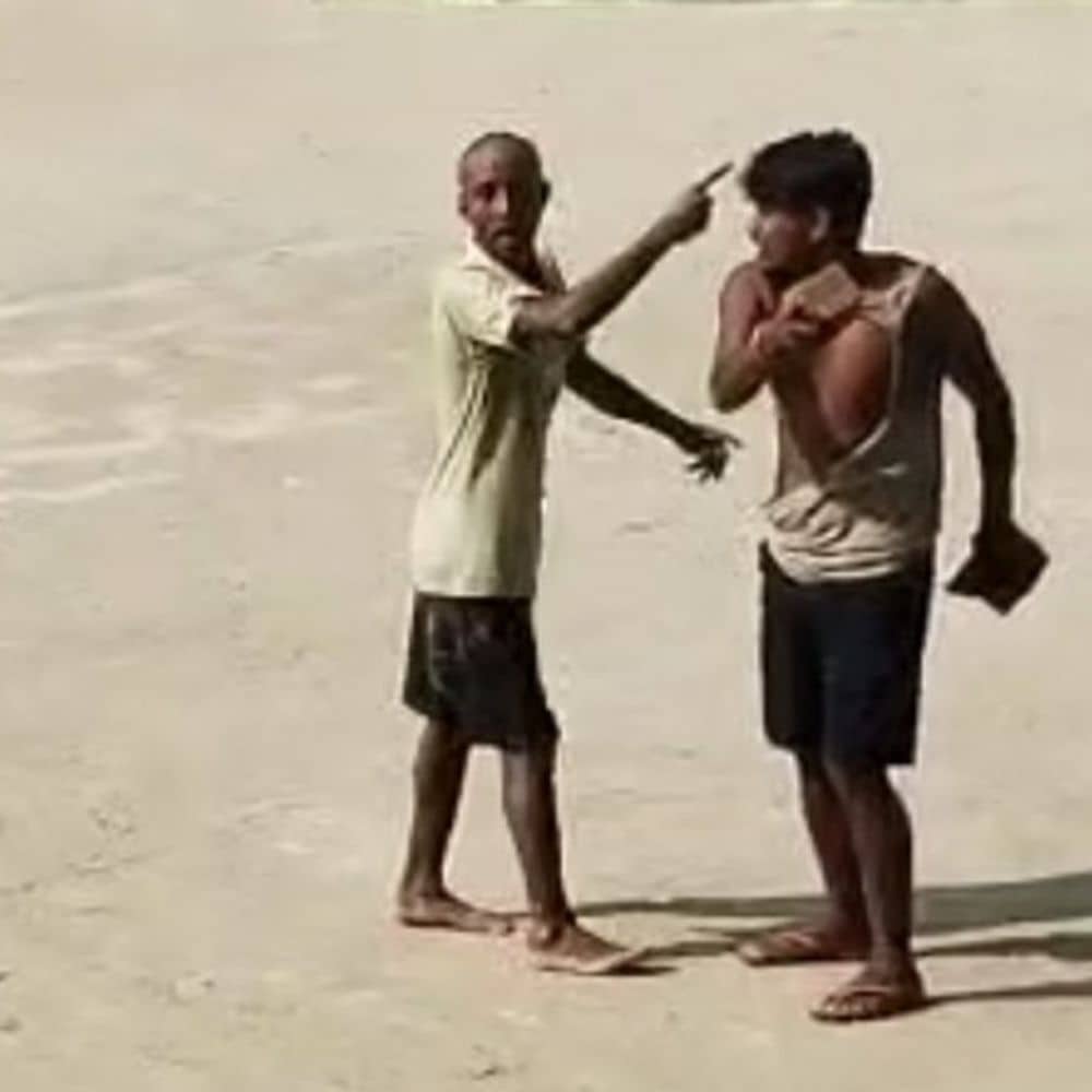 दरभंगा में सरकारी स्कूल में नशेड़ियों का हंगामा:महिला टीचर और छात्राओं के सामने गाली गलौज, तीन को पुलिस ने पकड़ा दरभंगा में सरकारी स्कूल में नशेड़ियों का हंगामा:महिला टीचर और छात्राओं के सामने गाली गलौज, तीन को पुलिस ने पकड़ा