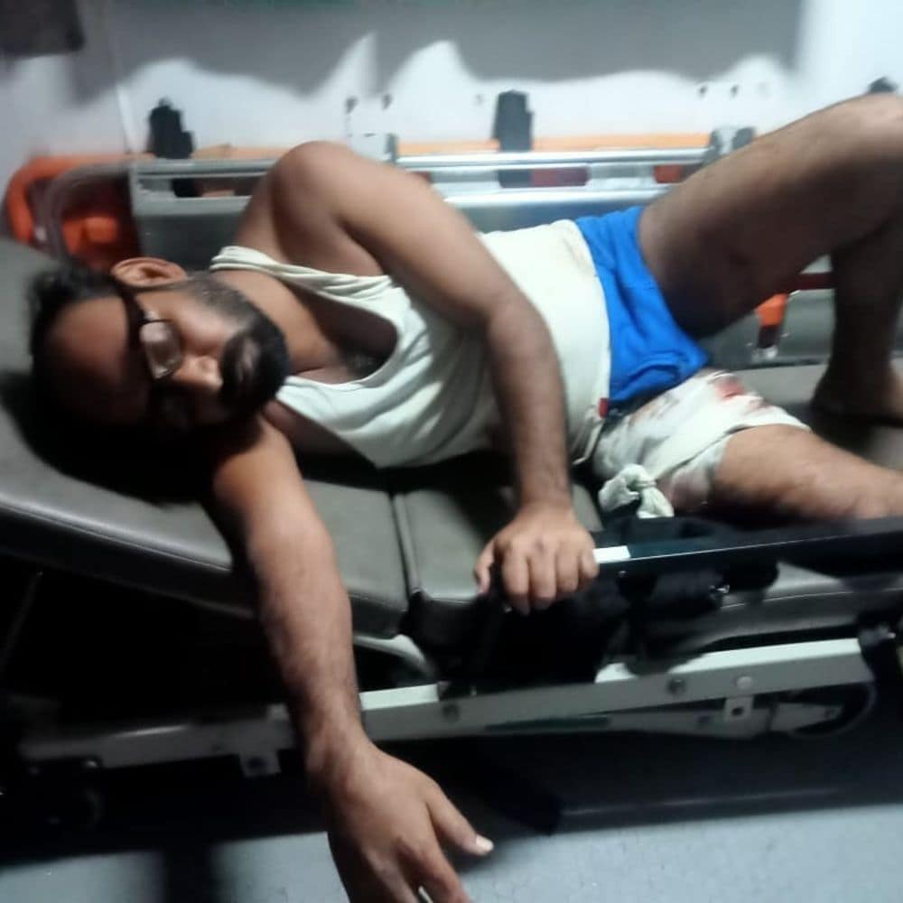 कोडरमा स्टेशन पर यात्री हादसे का शिकार:धनबाद इंटरसिटी में चढ़ते समय गिरा, दाहिने पैर में आई चोट; हजारीबाग रेफर