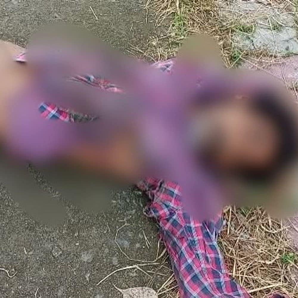 पीरपैंती में ट्रेन से गिरकर मौत:उतरते समय फिसला पैर, एक पैर कटा; मौके पर ही मौत पीरपैंती में ट्रेन से गिरकर मौत:उतरते समय फिसला पैर, एक पैर कटा; मौके पर ही मौत