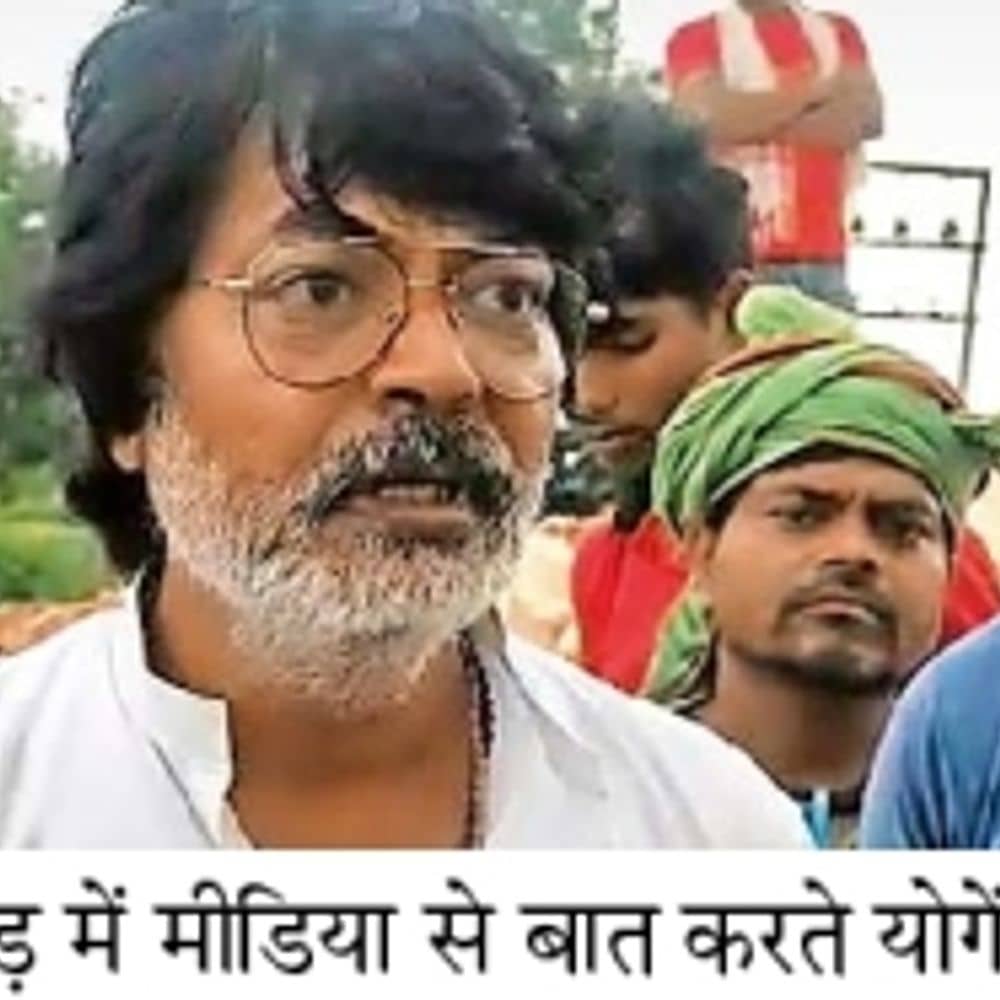 धरने पर बैठे पूर्व मंत्री, जेसीबी से सड़क काटी, ट्रांसपोर्टिंग ठप धरने पर बैठे पूर्व मंत्री, जेसीबी से सड़क काटी, ट्रांसपोर्टिंग ठप