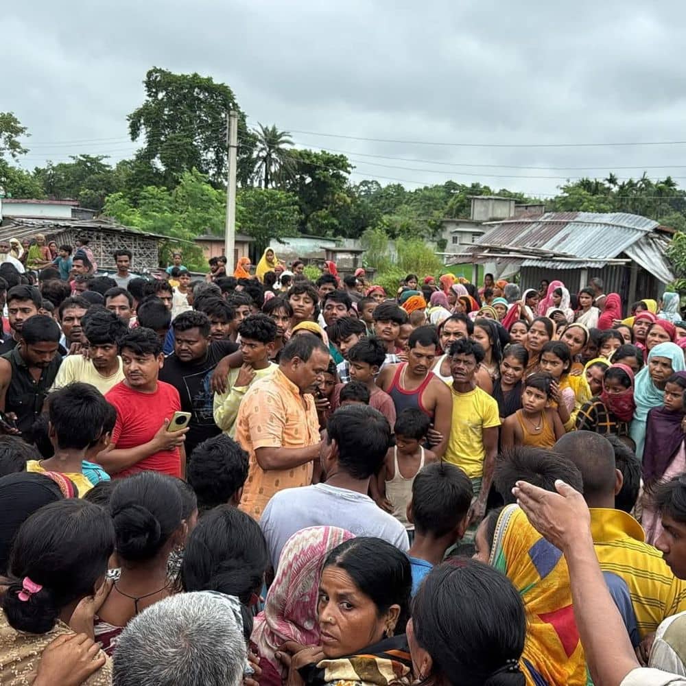 किशनगंज में पिकअप ने स्कूटी सवार को कुचला, मौत:गुस्साए लोगों ने किया सड़क जाम, NH-327E फोरलेन बना ‘डेथ जोन’ किशनगंज में पिकअप ने स्कूटी सवार को कुचला, मौत:गुस्साए लोगों ने किया सड़क जाम, NH-327E फोरलेन बना ‘डेथ जोन’