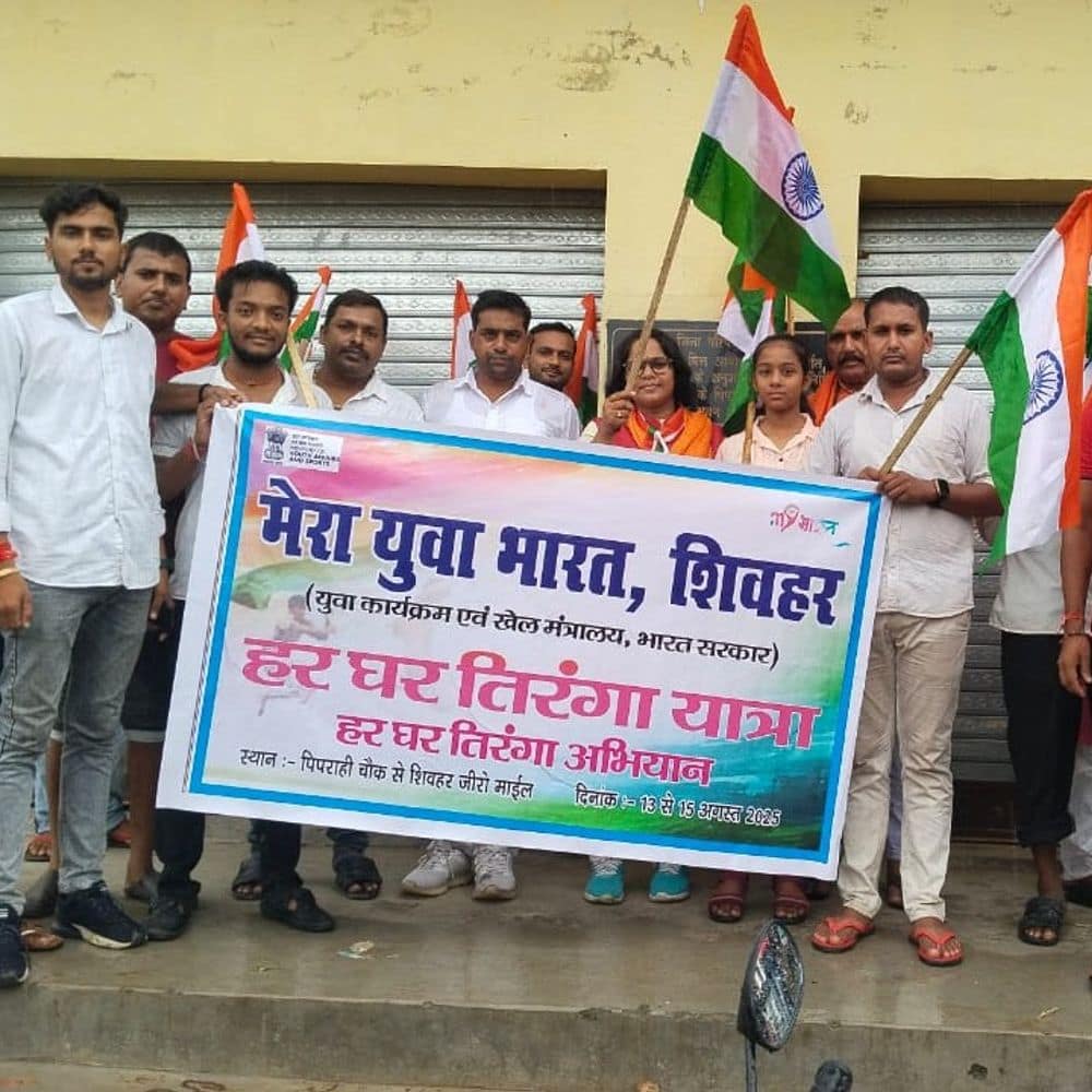 शिवहर में हर घर तिरंगा यात्रा की शुरुआत:पिपरारी चौक से जीरोमाइल तक पैदल मार्च, देशभक्ति के नारों से गूंजा शहर