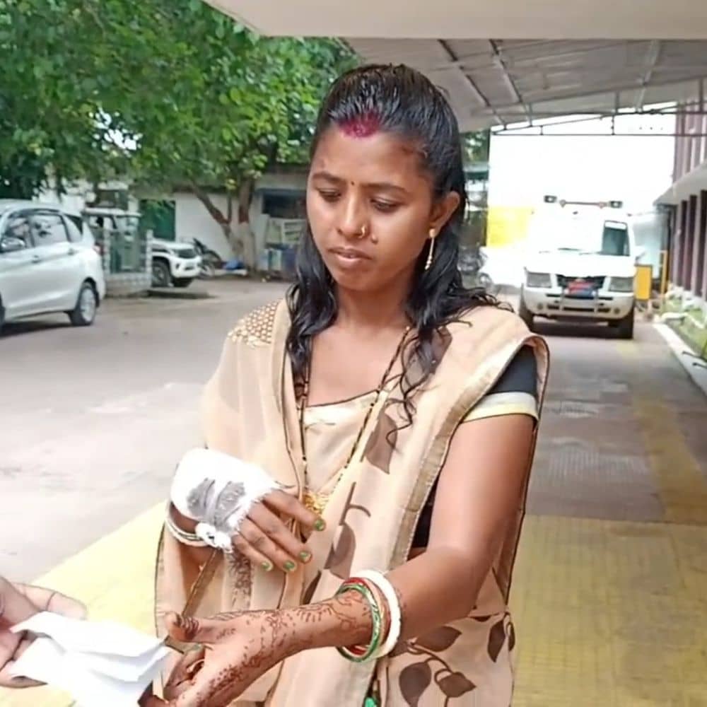 नशे में पति ने पत्नी को पीटा; हाथ भी तोड़ा:पीड़िता ने जमुई एसपी से लगाई गुहार, कहा-बाल भी उखाड़े