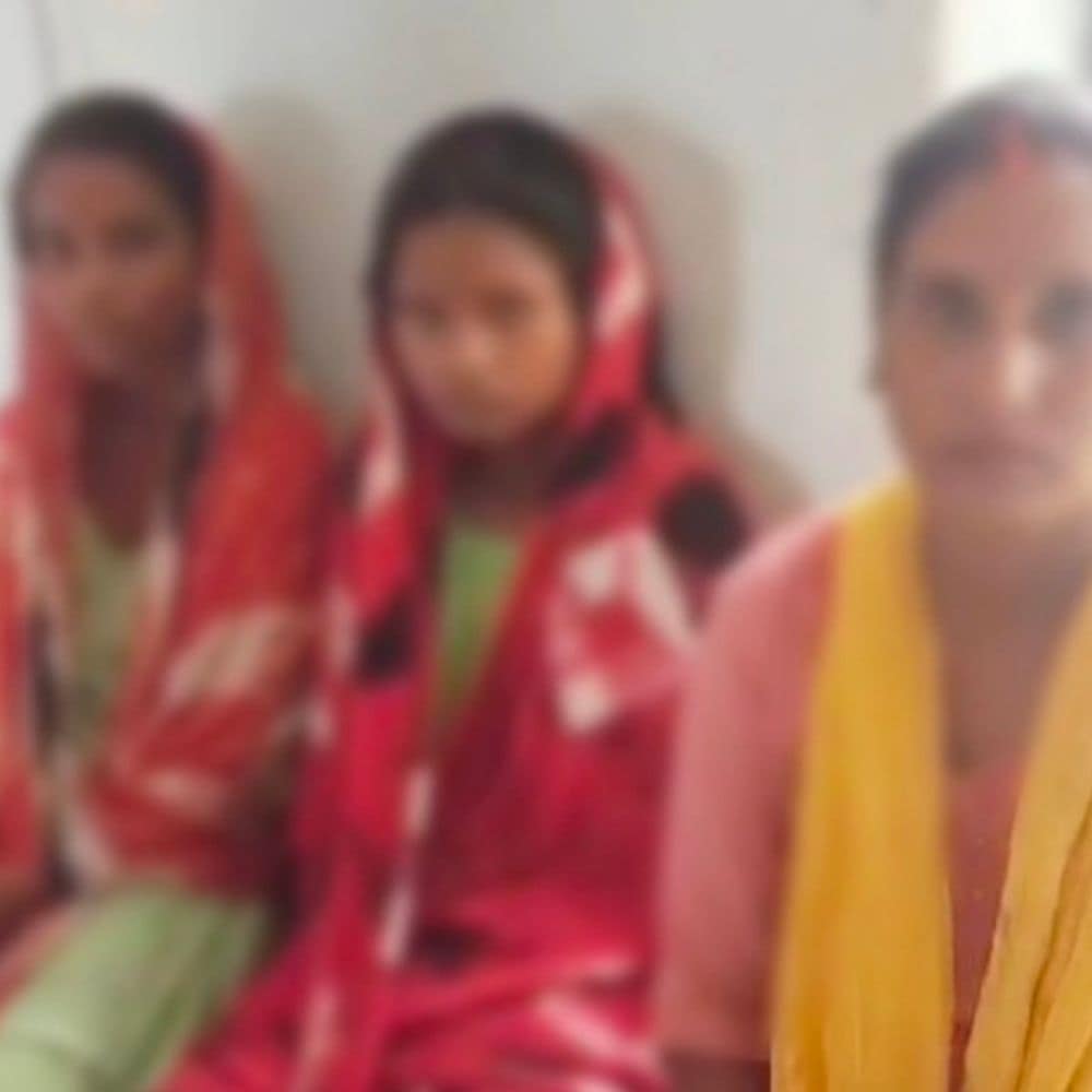 शेखपुरा की 2 लापता किशोरियां अलीगढ़ से मिलीं:घर में डांट से नाराज होकर भागी थीं, मोबाइल लोकेशन से पुलिस ने ढूंढा शेखपुरा की 2 लापता किशोरियां अलीगढ़ से मिलीं:घर में डांट से नाराज होकर भागी थीं, मोबाइल लोकेशन से पुलिस ने ढूंढा