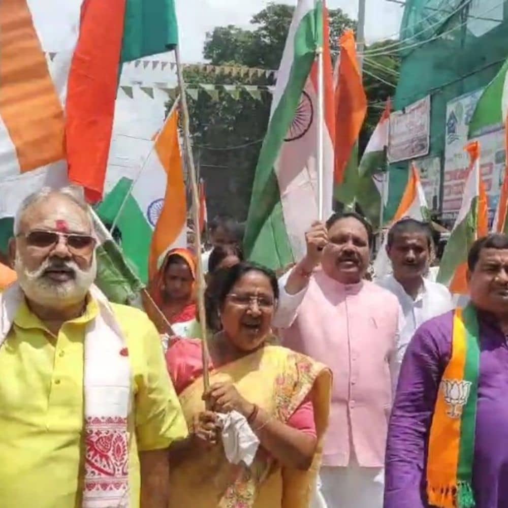 ‘हर घर तिरंगा’ अभियान के तहत निकली तिरंगा यात्रा:अररिया में BJP सांसद के नेतृत्व में सैकड़ों कार्यकर्ताओं ने निकाली बाइक रैली ‘हर घर तिरंगा’ अभियान के तहत निकली तिरंगा यात्रा:अररिया में BJP सांसद के नेतृत्व में सैकड़ों कार्यकर्ताओं ने निकाली बाइक रैली